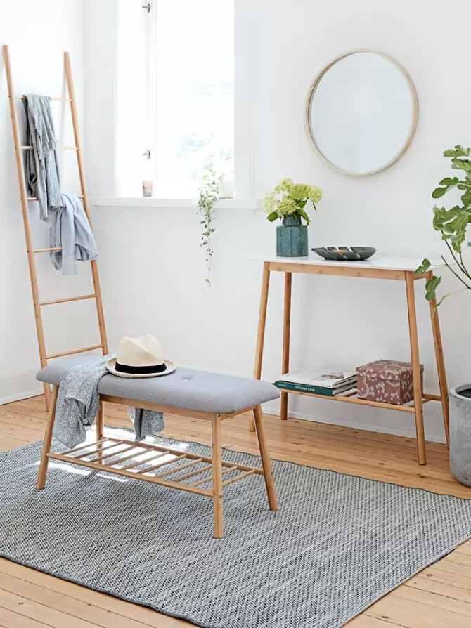 Store Bænk m/hylde t stof/bambus Bænke | Entrebænke