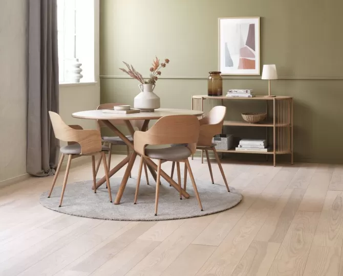 New SKIBET Ø120 bord lys eg + 4 HVIDOVRE stole lys eg Spisebordssæt