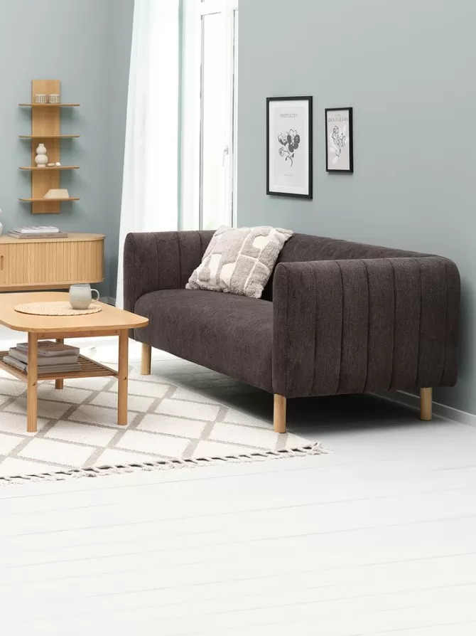 Hot Sofa 2.5-pers. mørkebrunt stof/egefarve Sofaer Med Chaiselong | Hjørnesofaer